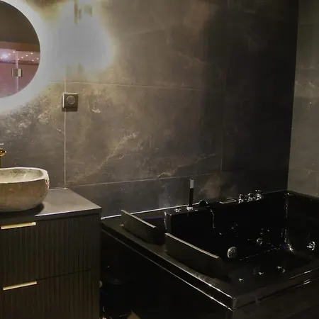 La Des Arcades Grand Place Sauna Et Balneo