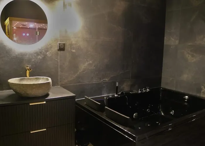 La Des Arcades Grand Place Sauna Et Balneo